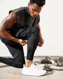 Calça desportiva camuflada para homem – leve, elástica e de secagem rápida.