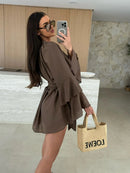 Vestido elegante para mulher com pregas, castanho, decote em V profundo, mangas compridas, modelo curto, moda feminina primavera/verão 2025, largo e elegante.