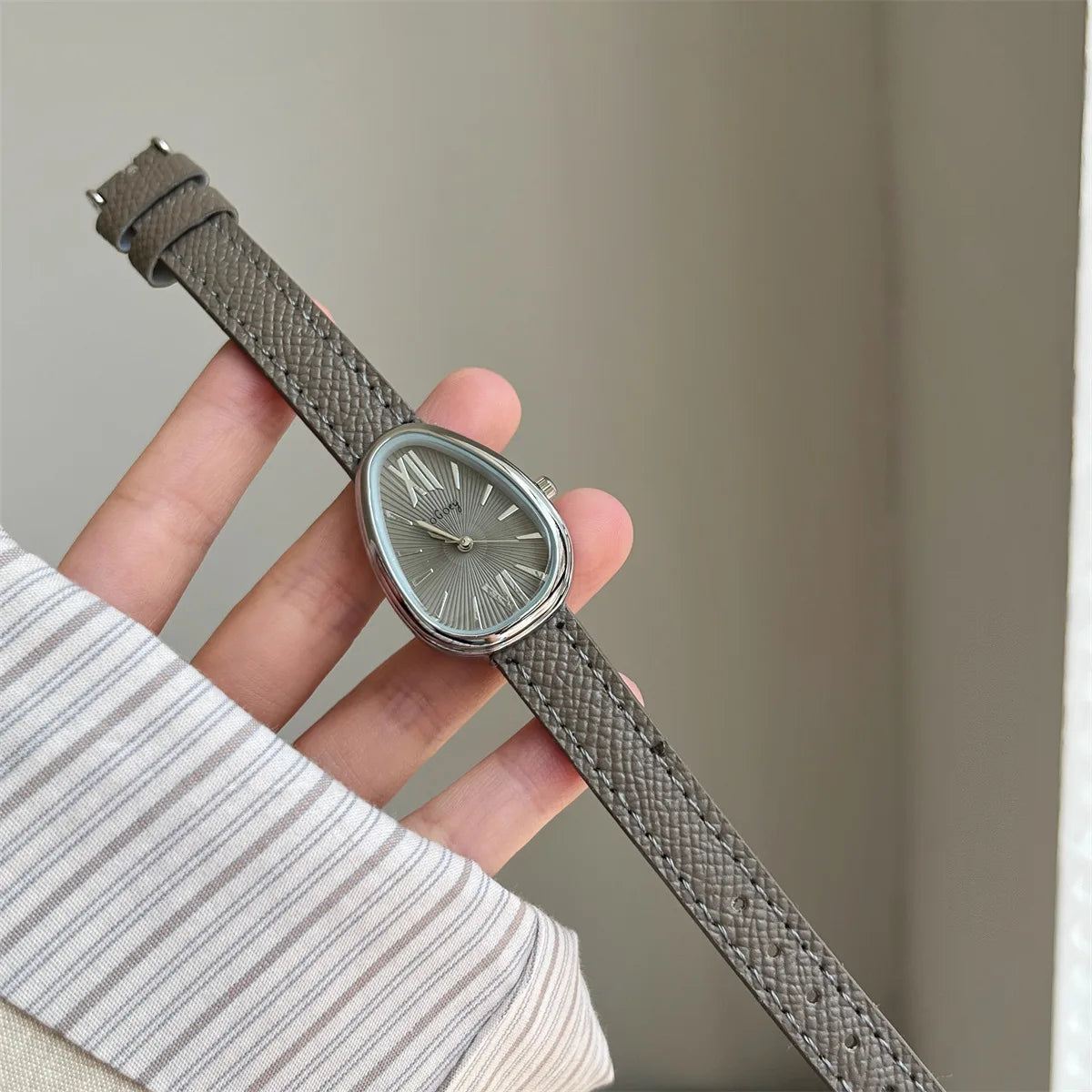 Luxury Women’s Snake Dial Leather Strap Watch – Fashion Casual Quartz Wristwatch