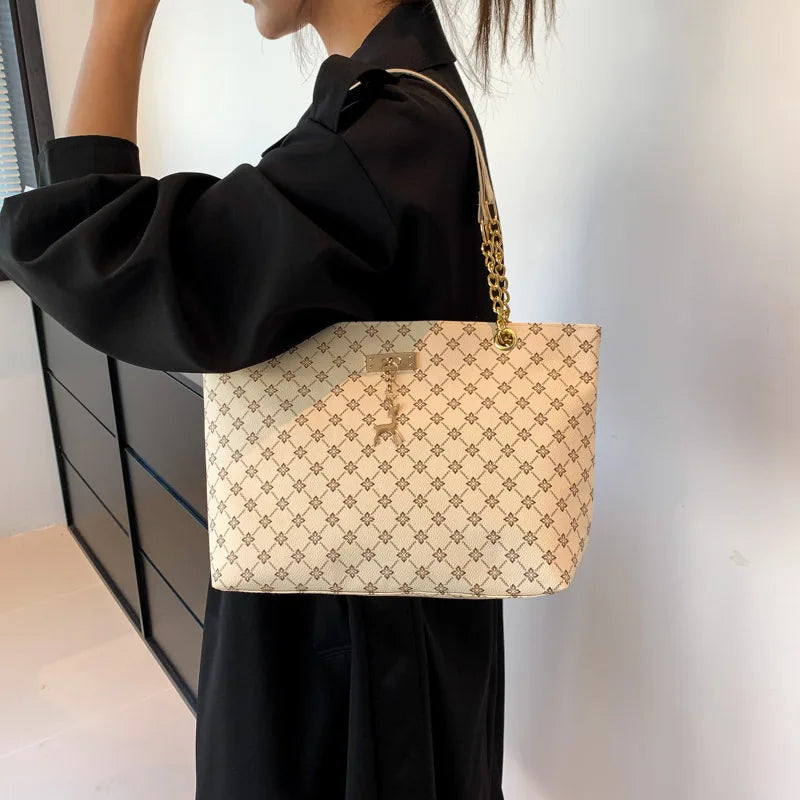 Valencia – Verano 2025 Collection