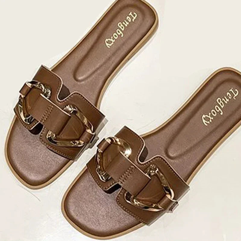Women’s Flat Sandals with Metal Detail – Elegant and Comfortable Look for the European Summer