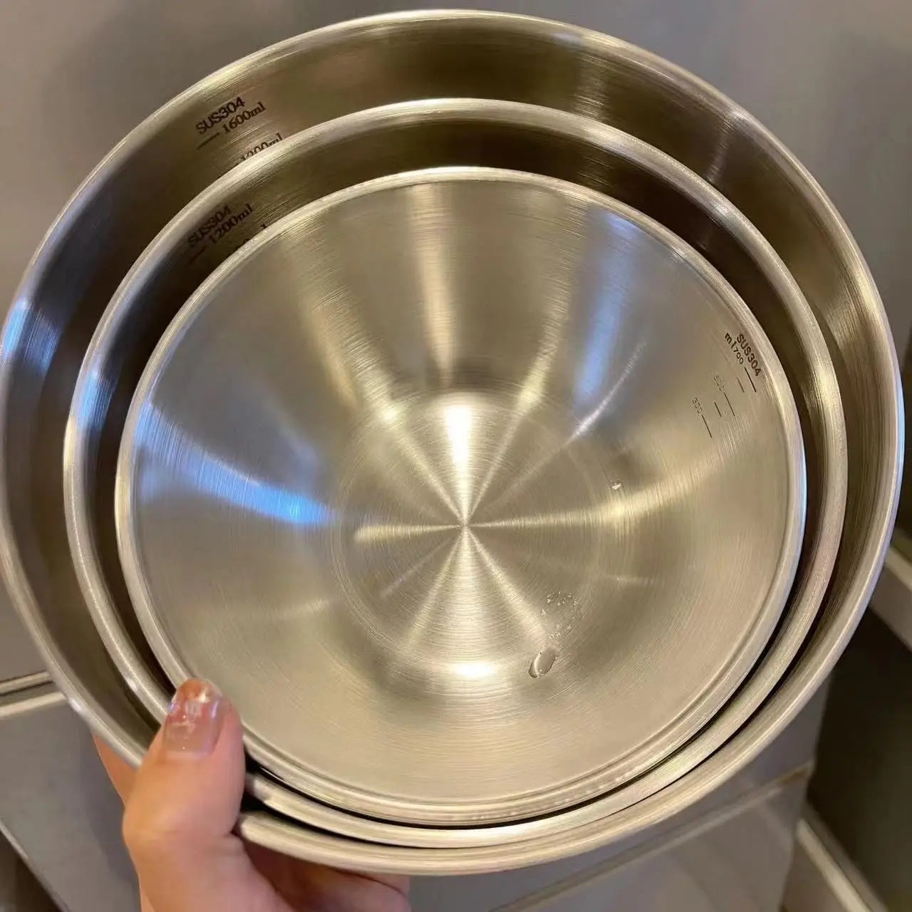 Stainless Steel Mixing Bowl – Durable, Versatile & Kitchen-Ready