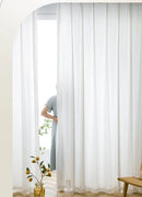 Painel de cortina transparente em chiffon branco – Elegância suave para uma casa leve e acolhedora.