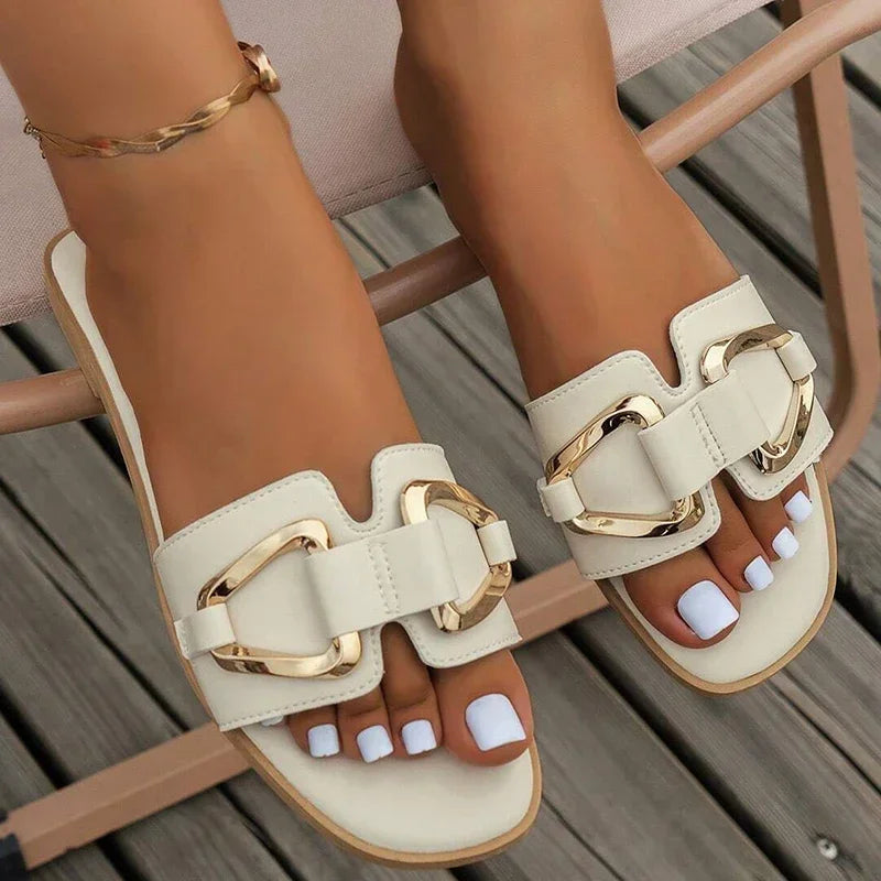 Women’s Flat Sandals with Metal Detail – Elegant and Comfortable Look for the European Summer