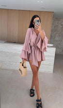 Vestido elegante para mulher com pregas, castanho, decote em V profundo, mangas compridas, modelo curto, moda feminina primavera/verão 2025, largo e elegante.