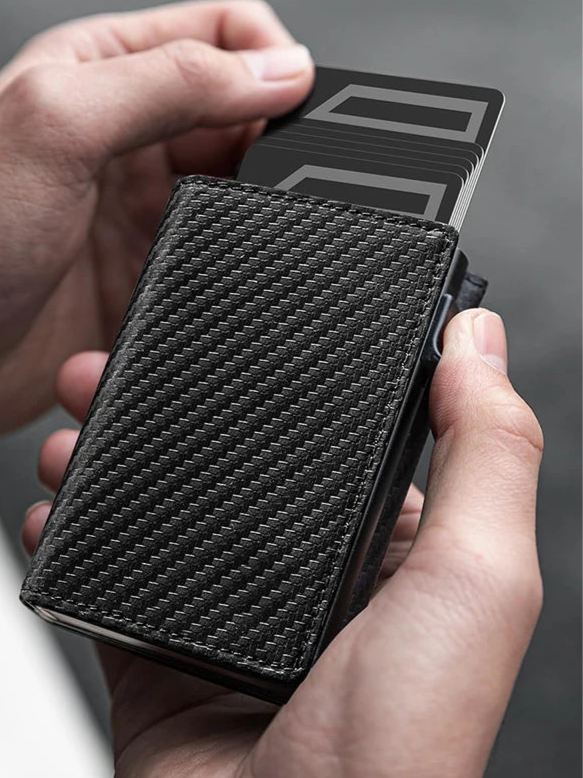 Magnetic Closure Wallet – Sophisticated Design and Practicality for Everyday Use