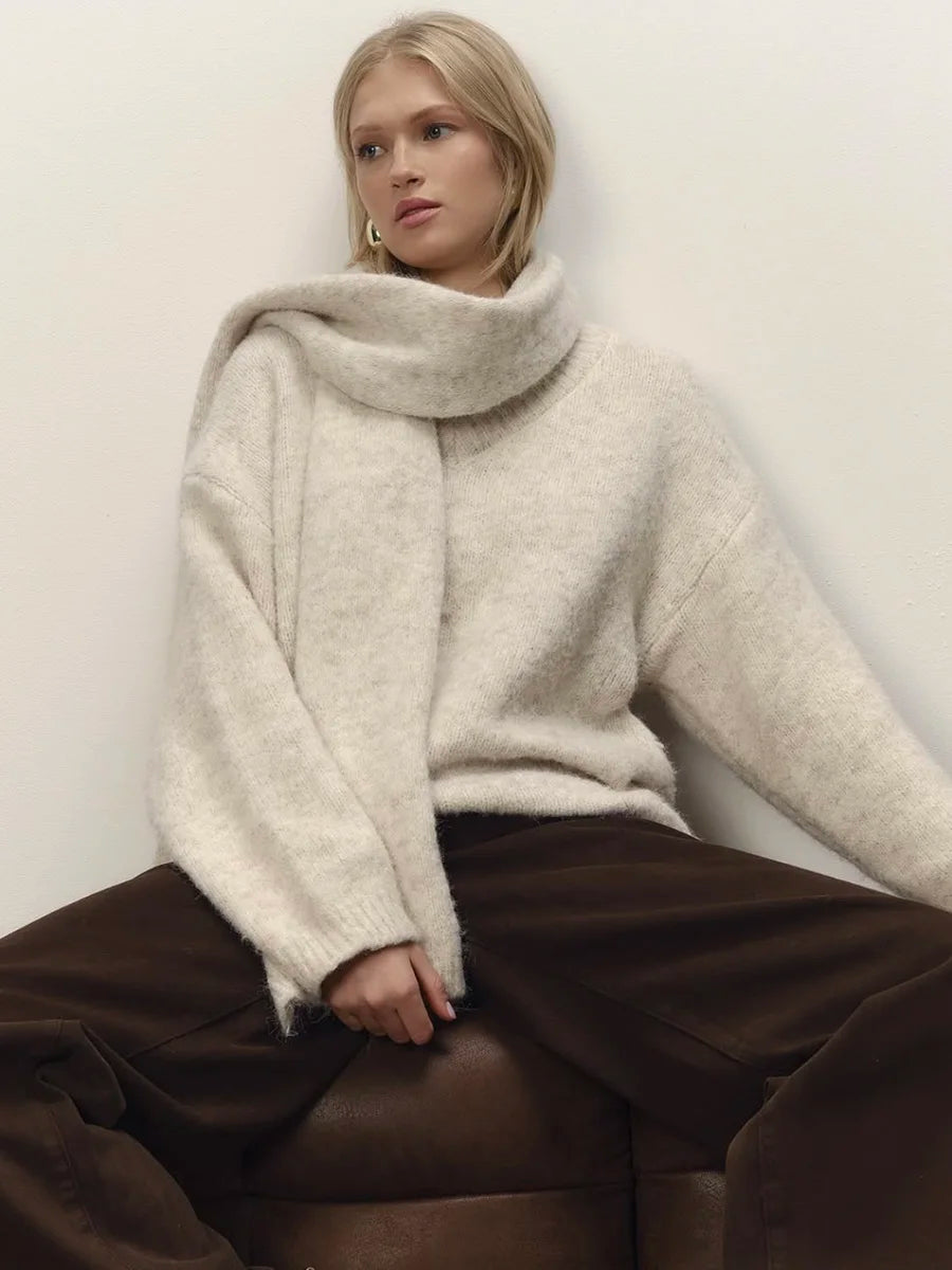 Hirsionsan 2025 New Soft Loose V Neck Knitted Sweaters Women Winter Solid Female Pullovers & Scarf Warm Basic Knitwear Jumper